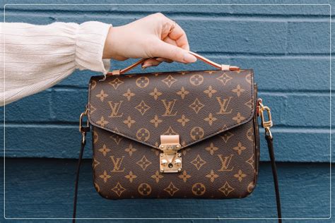 fake louie messanger bag|louis vuitton bags scam.